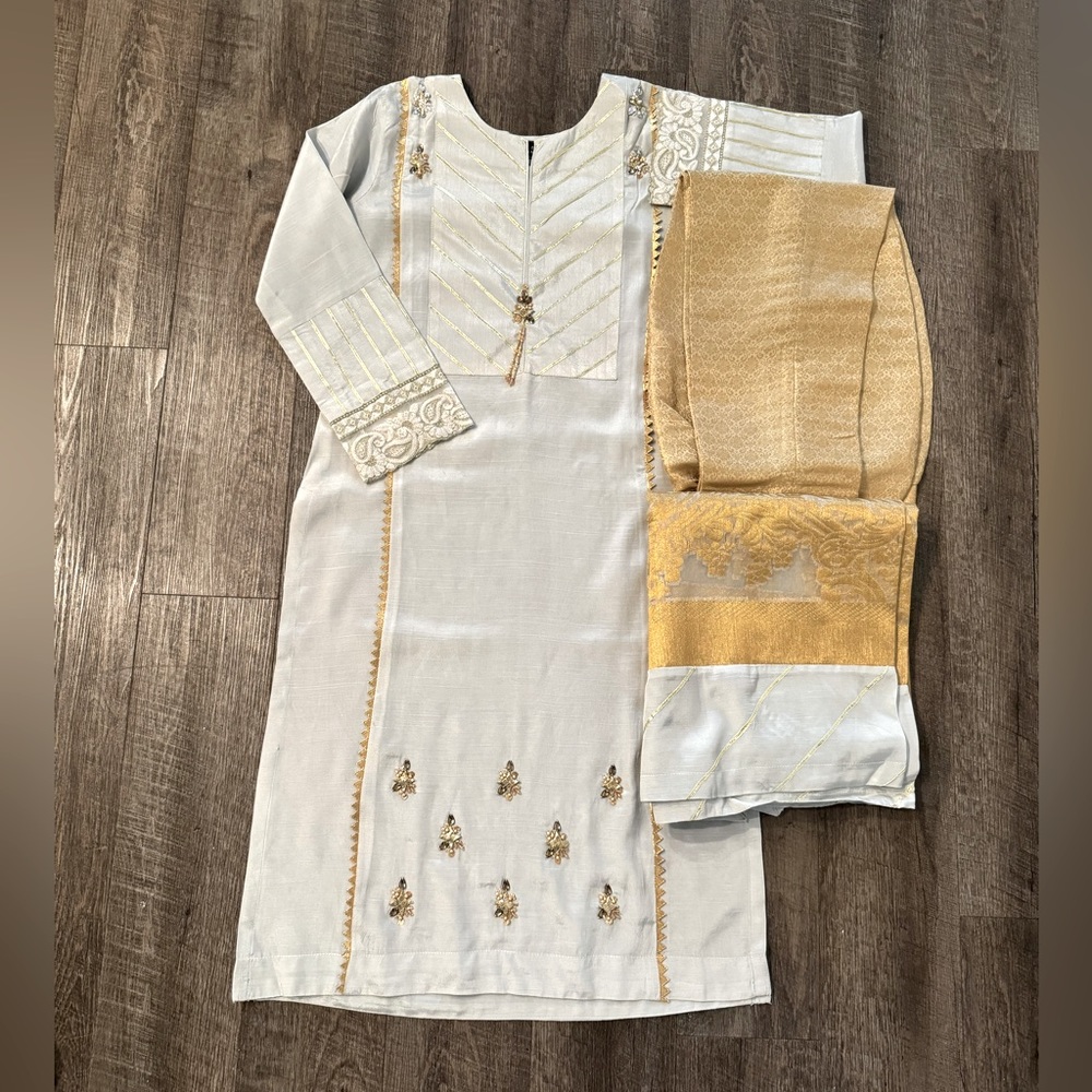 Shireen Lakdawala 3 pc silk light blue and gold women’s M new Pakistani Indian